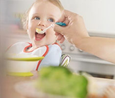 [Translate to greek:] how kids learn to eat